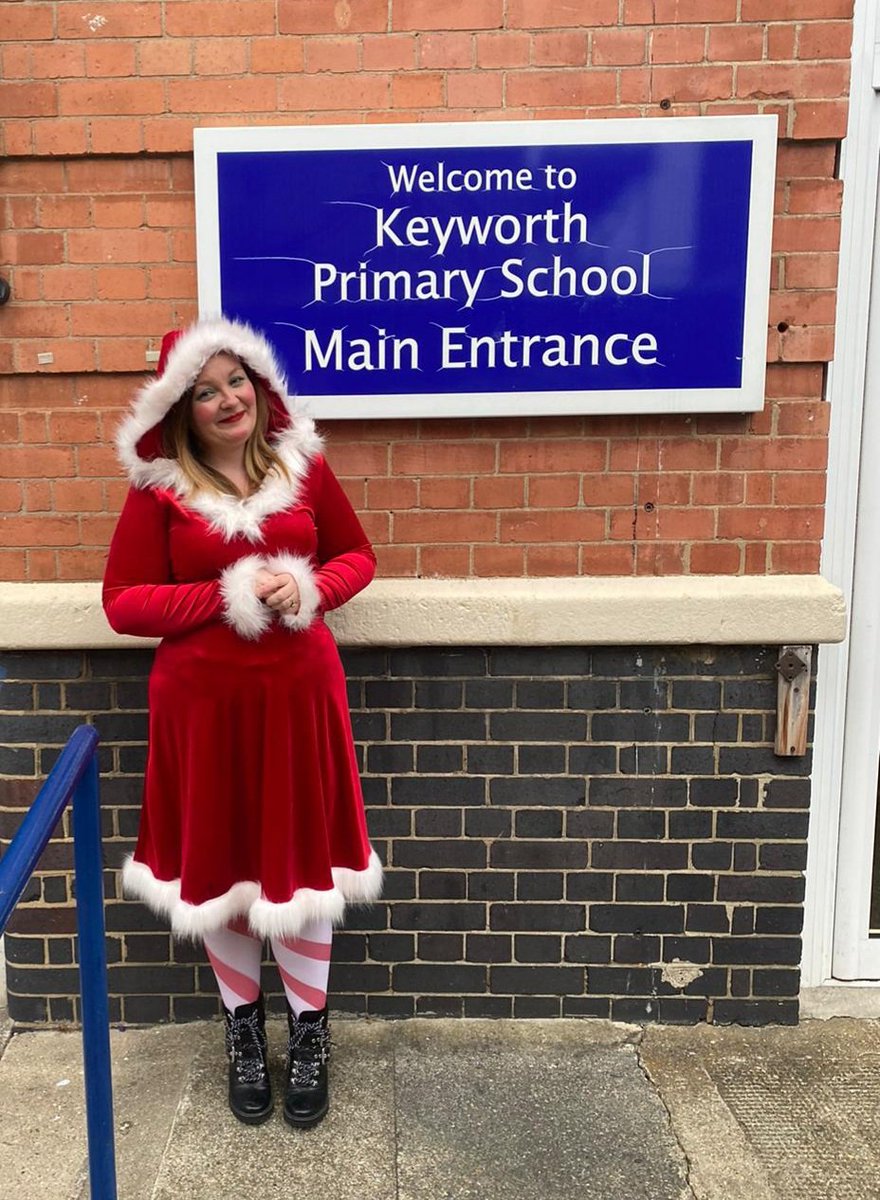 Surprise treats del'd to our kiddies today by Santa's 3rd cousin twice removed 😉😁 <a href="/keyworthprimary/">Keyworth Primary School</a> 
#Santa #mrsclaus #friendsassociation