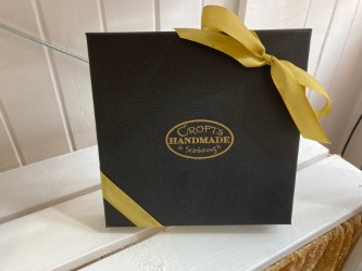 CroftsChocolate's tweet photo. Don't forget our lovely medium or large boxes of chocolates can be the perfect gift! Ready-made boxes in store or choose your own (which is more fun)! https://t.co/tARclOHvZo