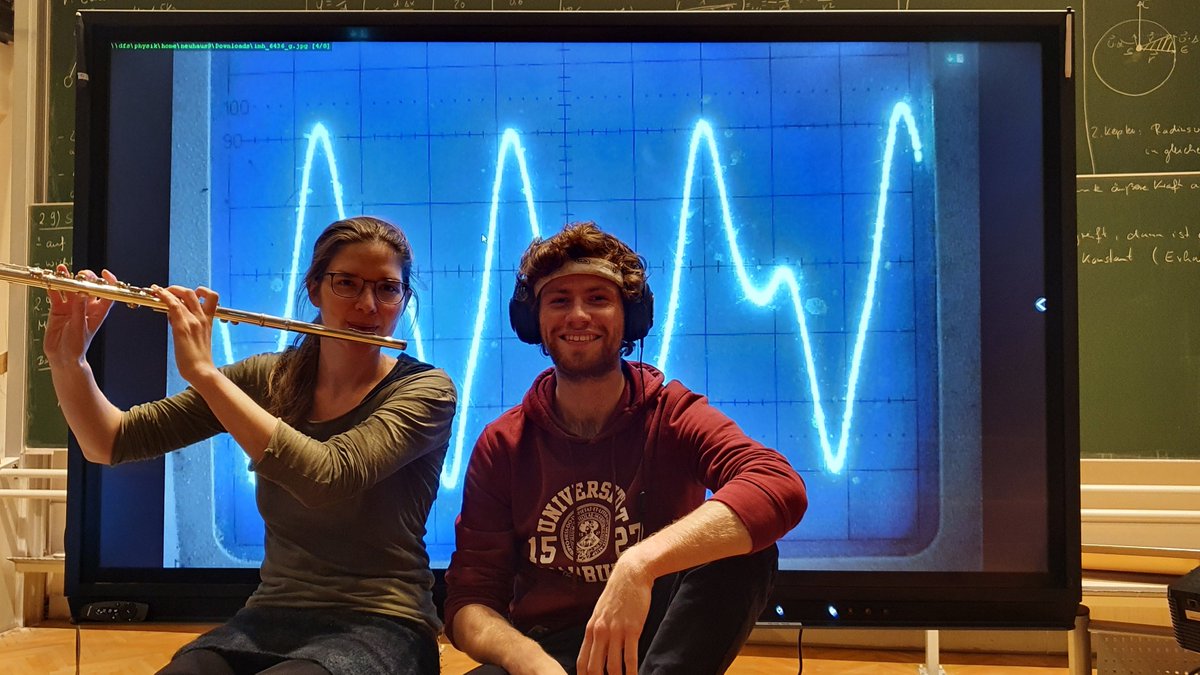 „Physik am Samstagmorgen“ ist wieder da. 🙂Der erste Vortrag „Alles Schall und Rauch? Oder: Wie die Physik den Ton angibt“ findet am Samstag, 18. Dezember 2021, um 11 Uhr statt. uni-marburg.de/Uvcj4 
📷: Darius Günder #UniMarburg