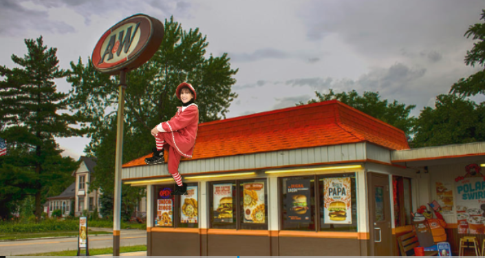 TylerLeaders's tweet photo. It looks like our Elf is getting a little closer to home now.  Can you guess where she is in this picture?   #wheresthetylerelf https://t.co/CPTcmF7dtg