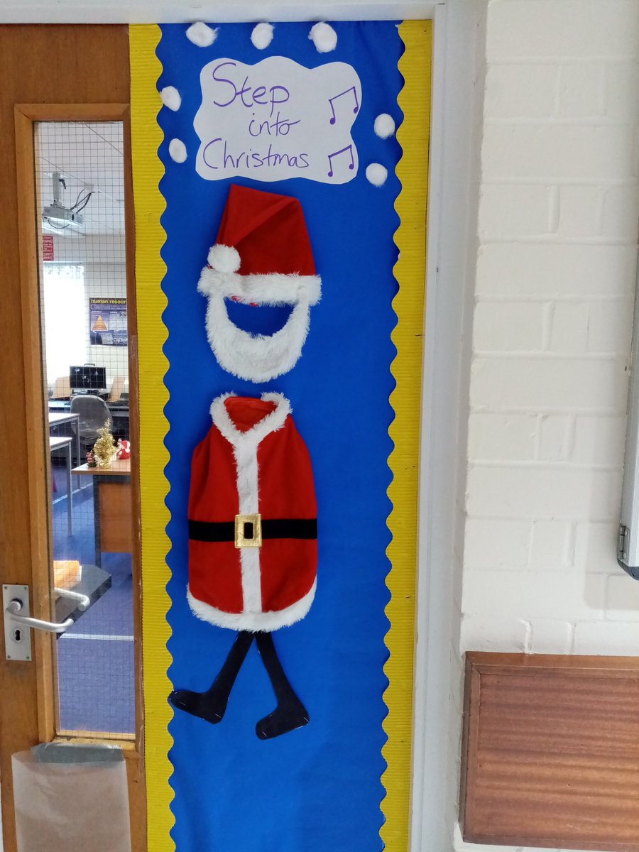MrsMck14's tweet photo. Christmas door ready for judging on Friday. 🎄 https://t.co/Wv4u2ZOlgR