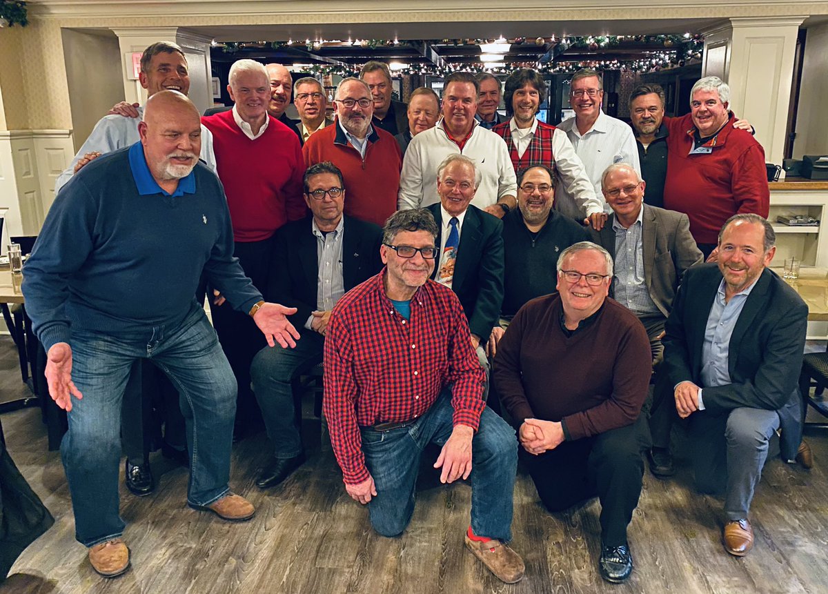 MikeRobby3's tweet photo. Season’s Greetings from the @SJPREP Class of 1975. #MerryChristmas2021 #AMDG #GoPrep https://t.co/0yEZC83kV3