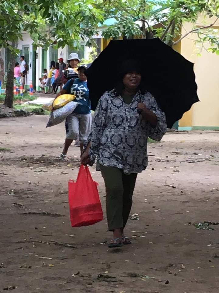 PJCorg's tweet photo. LOOK: Around 328 families in Bacolod City &amp; Negros Occidental were evacuated on Thursday due to Typhoon Odette, some affected residents were from barangay Binaguiohan, Tamlang, Jonob-Jonob, Old Poblacion &amp; Many more. #OdettePH | Courtesy of: @manilabulletin https://t.co/F5lPFagWlL