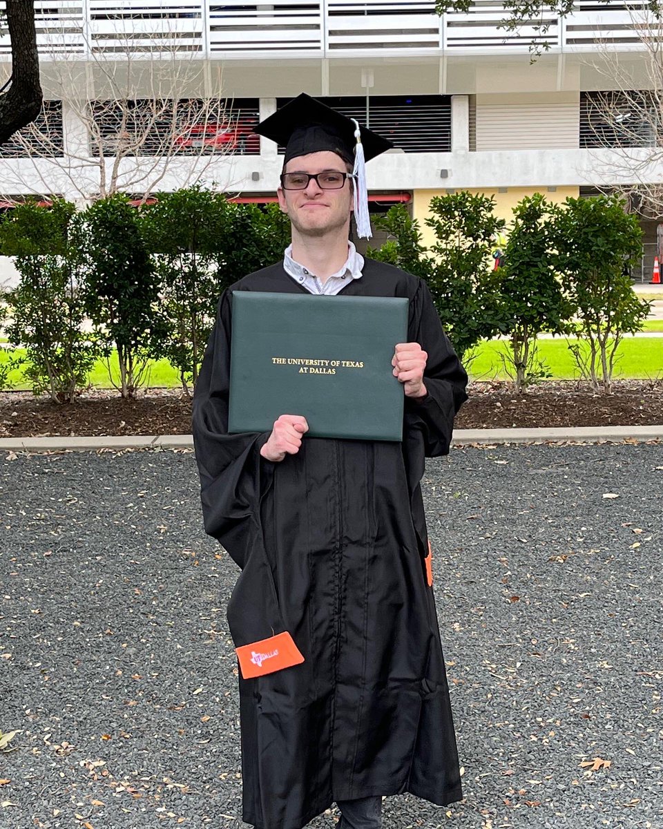 CelticWolf1998's tweet photo. Like my degree my time in College is History #UTDone https://t.co/j5fwuonaS6