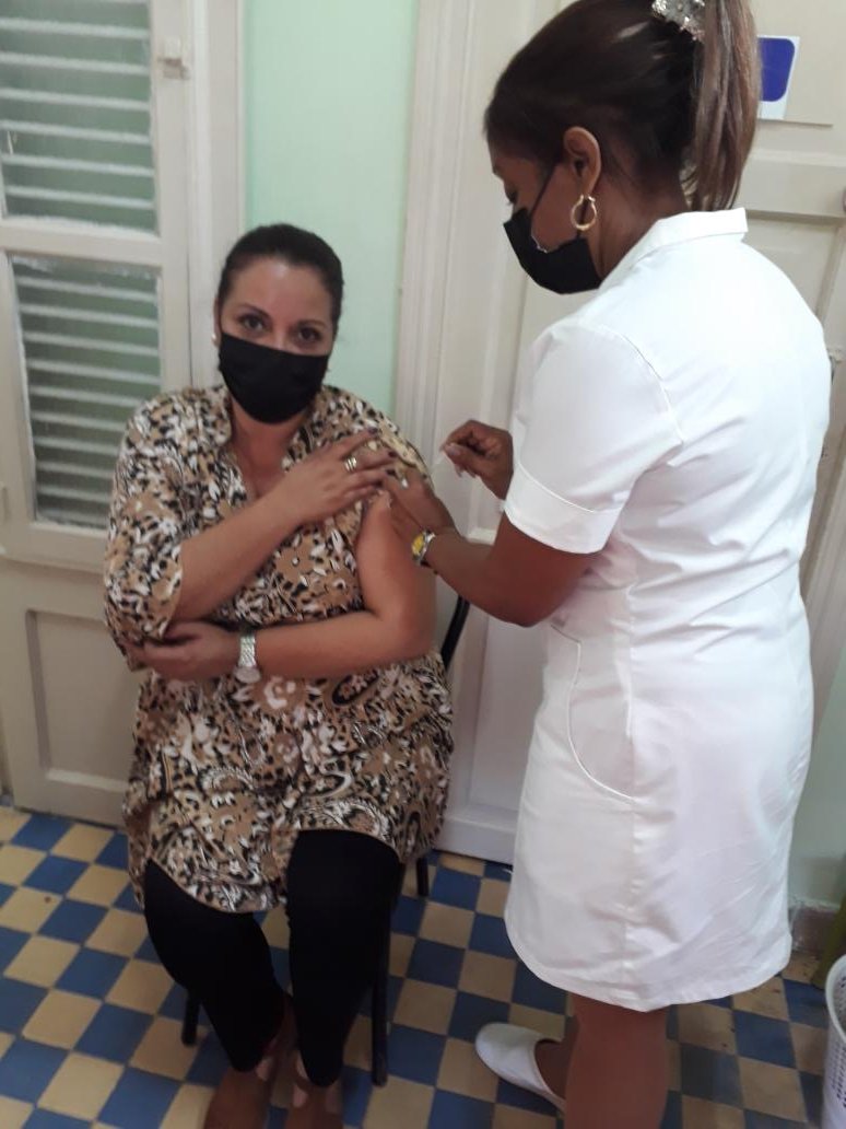 agnes_becerra's tweet photo. Nuestros científicos han salvado el país,dijo @DiazCanelB. Hoy llegó el refuerzo de la esperanza. Gracias #Cuba #VacunasCubanas #CubaVive #CubaViveYRenace https://t.co/8uo9xKm0uP