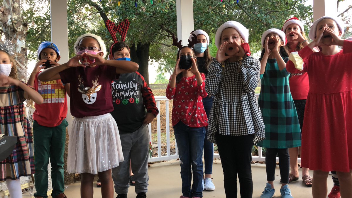 CarillonElem's tweet photo. Our K-Kids went caroling at Savannah Court to spread some holiday cheer. Great job comets!🥳 #carilloncomets #carillonstrong https://t.co/EbLyoHjsMa