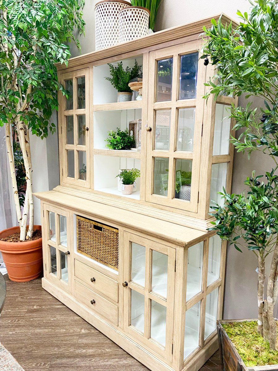 BoulevardHome's tweet photo. Isn't this table just a dream come true? It's the perfect place to eat family meals, have interesting conversations, or even finish some homework! https://t.co/4XcXMZcwyn