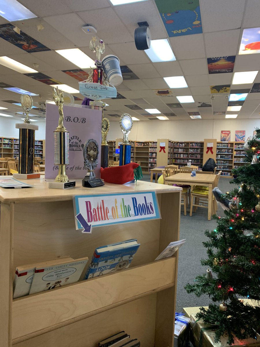 LHSBook_Club's tweet photo. Don’t forget to pick up your books before we leave for winter break!! The library will be open until 3pm today! 📚😁 #ReadABook #lhs24 https://t.co/lYEqsJax47