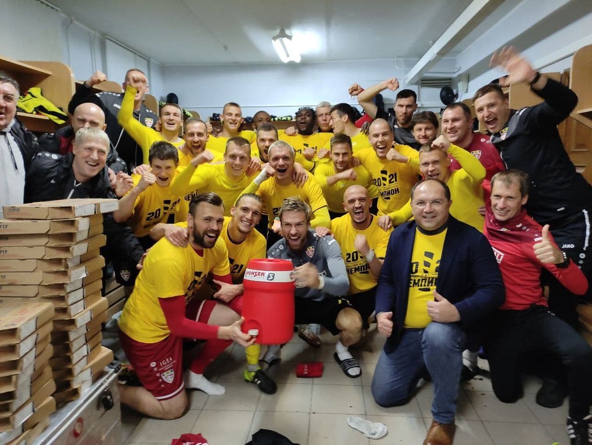 🇧🇾 BATE Borisov might have won 13 successive titles between 2006 &amp; 2018, but they were powerless to prevent Shakhtyor Soligorsk from romping to the Vysheyshaya Liga title by 10 points this term. 

It is the second season in a row that the trophy ends up in Belarus' 3rd city.