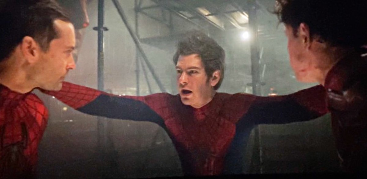 silveross67's tweet photo. #SpiderManNoWayHome 

— где вы были?

                         — кое-кто умер,           
                         но мы всё разрулили 

— это что за
ответ такой, блять? https://t.co/71qsN1lUaz