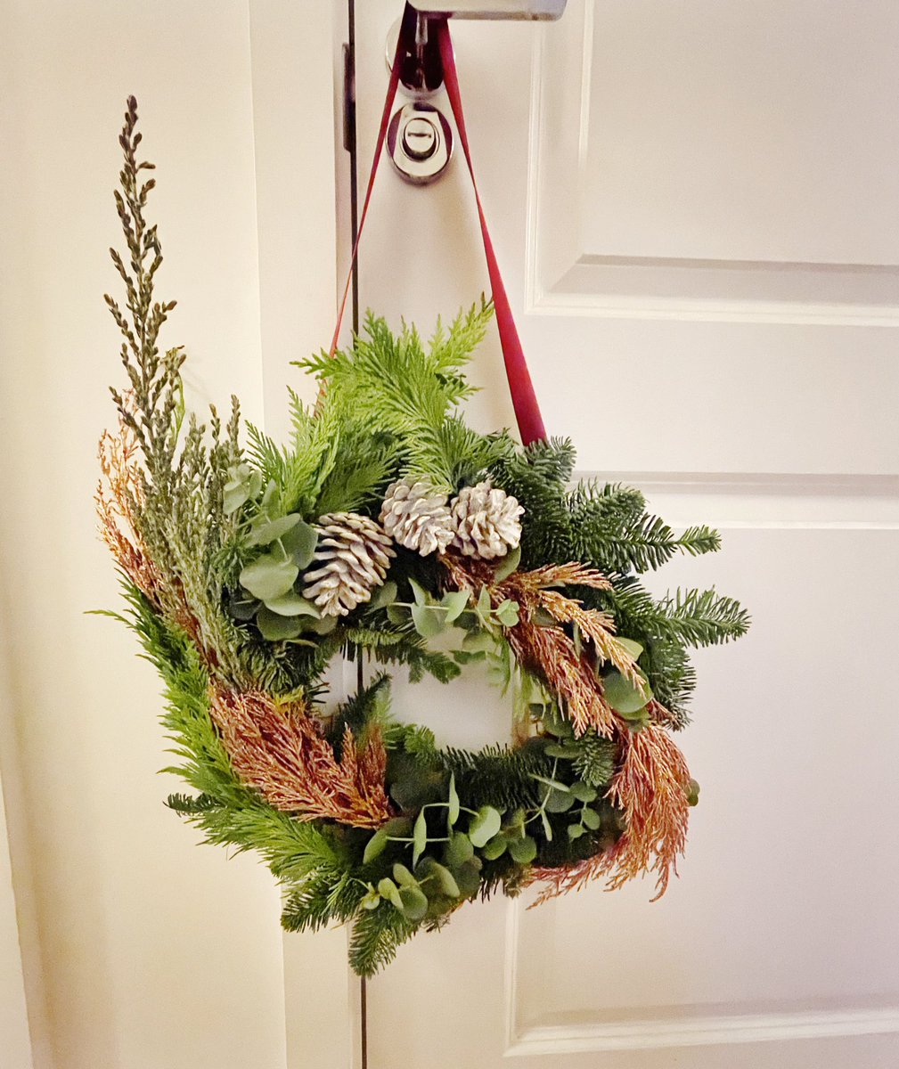 n0cruisecontrol's tweet photo. This afternoon I embraced my creative side 🤩🎄 Merry Christmas! #festivewreath https://t.co/0CssgikJBM