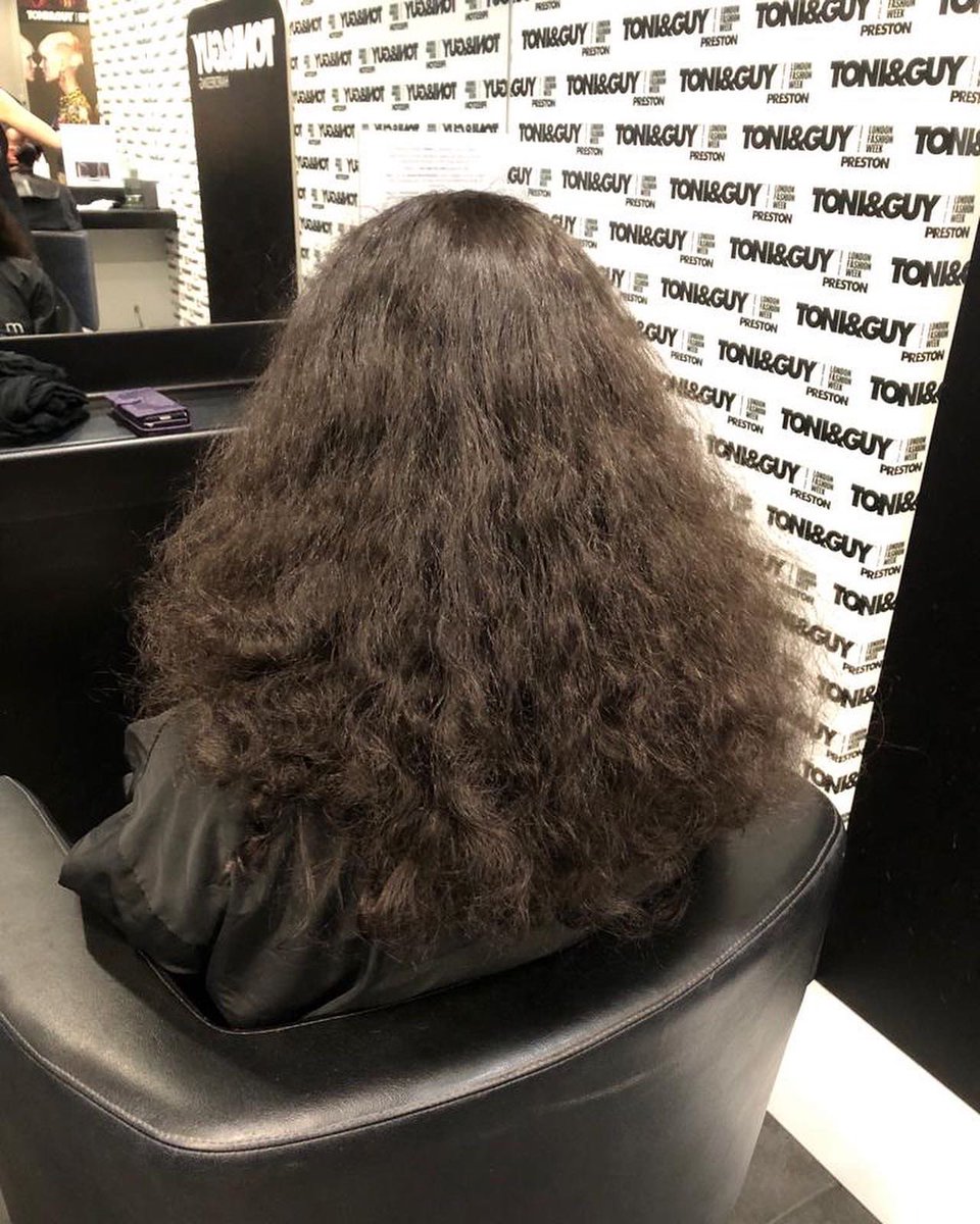 Art Director Joanne re styles her client with a beautiful Bob after a luxury in salon Kerestase treatment✨
.
.
.

<a href="/toniandguyworld/">TONI&GUY</a> #toniandguy #toniandguyworld #toniandguyuk #labelm #labelmuk #hair #hairdressing #salon #preston