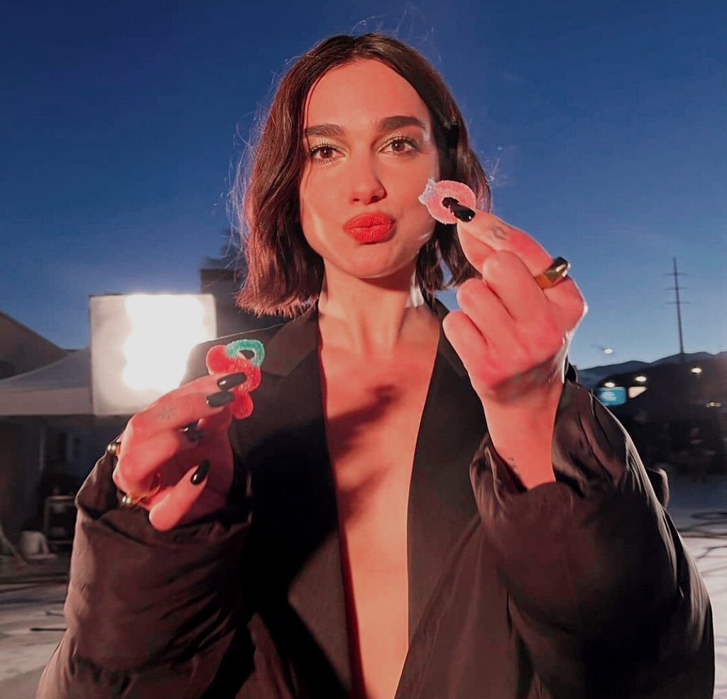 ⠀⠀

⠀⠀⠀⠀ ─ 𝒚𝒐𝒖'𝒓𝒆 𝒆𝒏𝒐𝒖𝒈𝒉, 𝑰 𝑝𝑟𝑜𝑚𝑖𝑠𝑒 𝒚𝒐𝒖'𝒓𝒆 𝒆𝒏𝒐𝒖𝒈𝒉, 𝒚𝒐𝒖'𝒓𝒆 𝒆𝒏𝒐𝒖𝒈𝒉, 

⠀⠀⠀⠀⠀⠀.  ⠀❪ ♡／／↻ ❫ 

Por si necesitas escucharlo, 𝒚𝒐𝒖'𝒓𝒆 𝒆𝒏𝒐𝒖𝒈𝒉 y te regalo unas gomitas. 
⠀
⠀