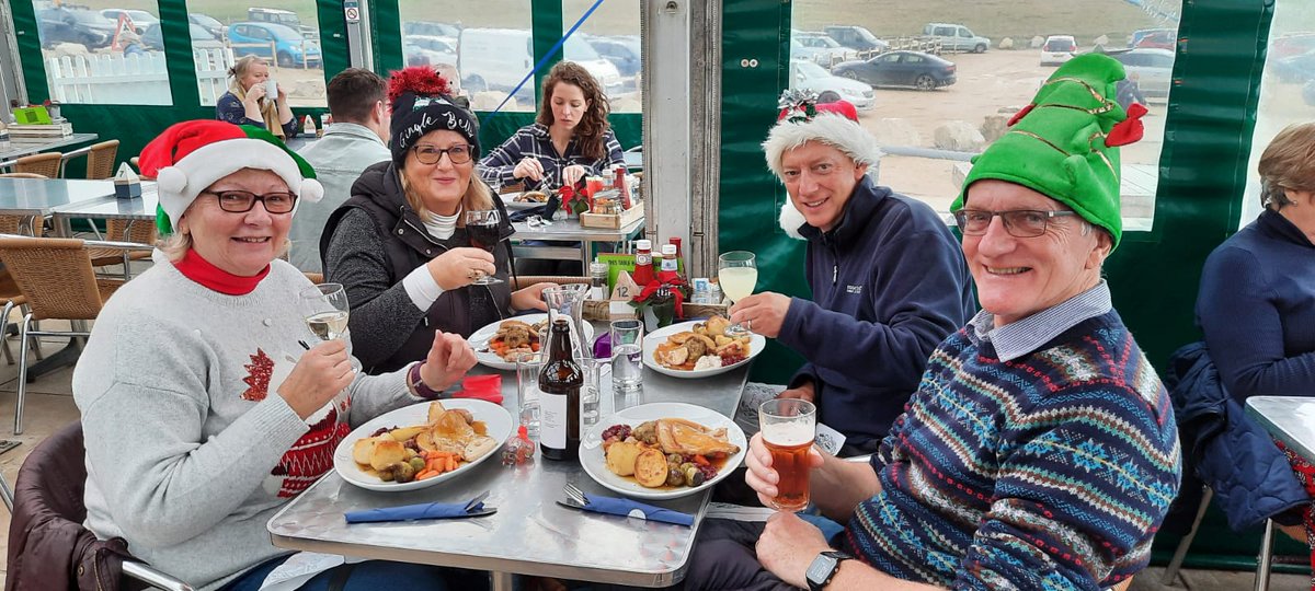 This table brought the christmas cheer with them! 
Our christmas lunch menu is being served daily from 12-4 up untill the 22nd of Decemeber!