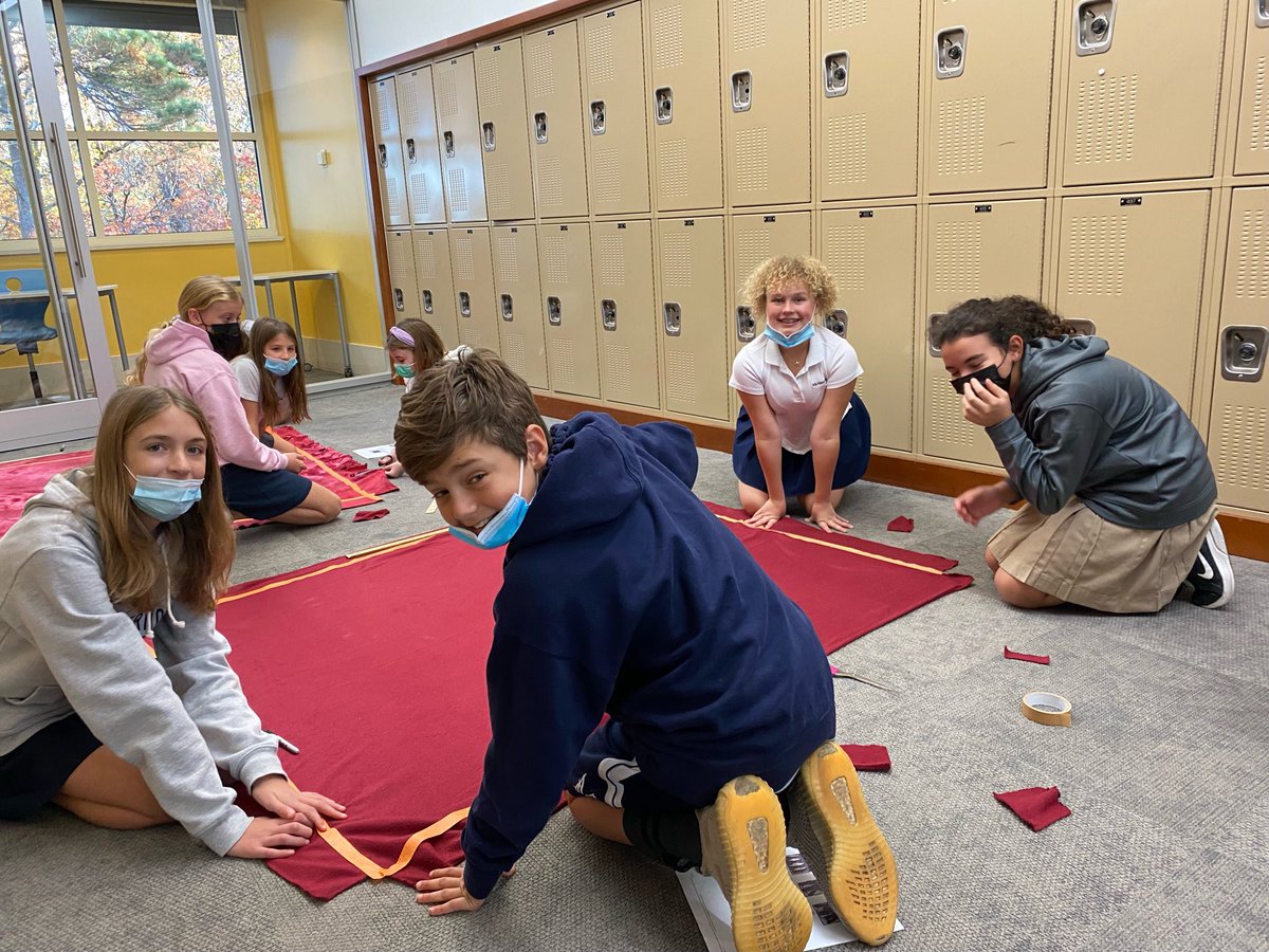 cte803's tweet photo. ⁦@MVPSchool⁩ ##mvmiddle Sixth grade Volunteer Squad deliver blankets made by sixth grade communities this giving season to ⁦@ProjectLinus⁩ for a pediatric burn unit. #mvat50 https://t.co/6bFaCNj6Er