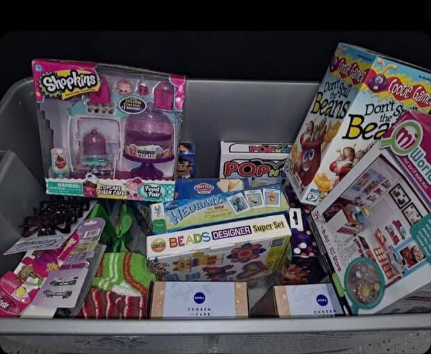 CCS_Connected's tweet photo. We have been BUSY this month! This is only a glimpse into the amazing support we have received from the community, allowing us to provide holiday presents for over 1200 children! We love our CONNECTED Community!
#ItTakesaCommunity #CONNECTED #CommunityElves #OperationElves https://t.co/qbhy2GaWpj