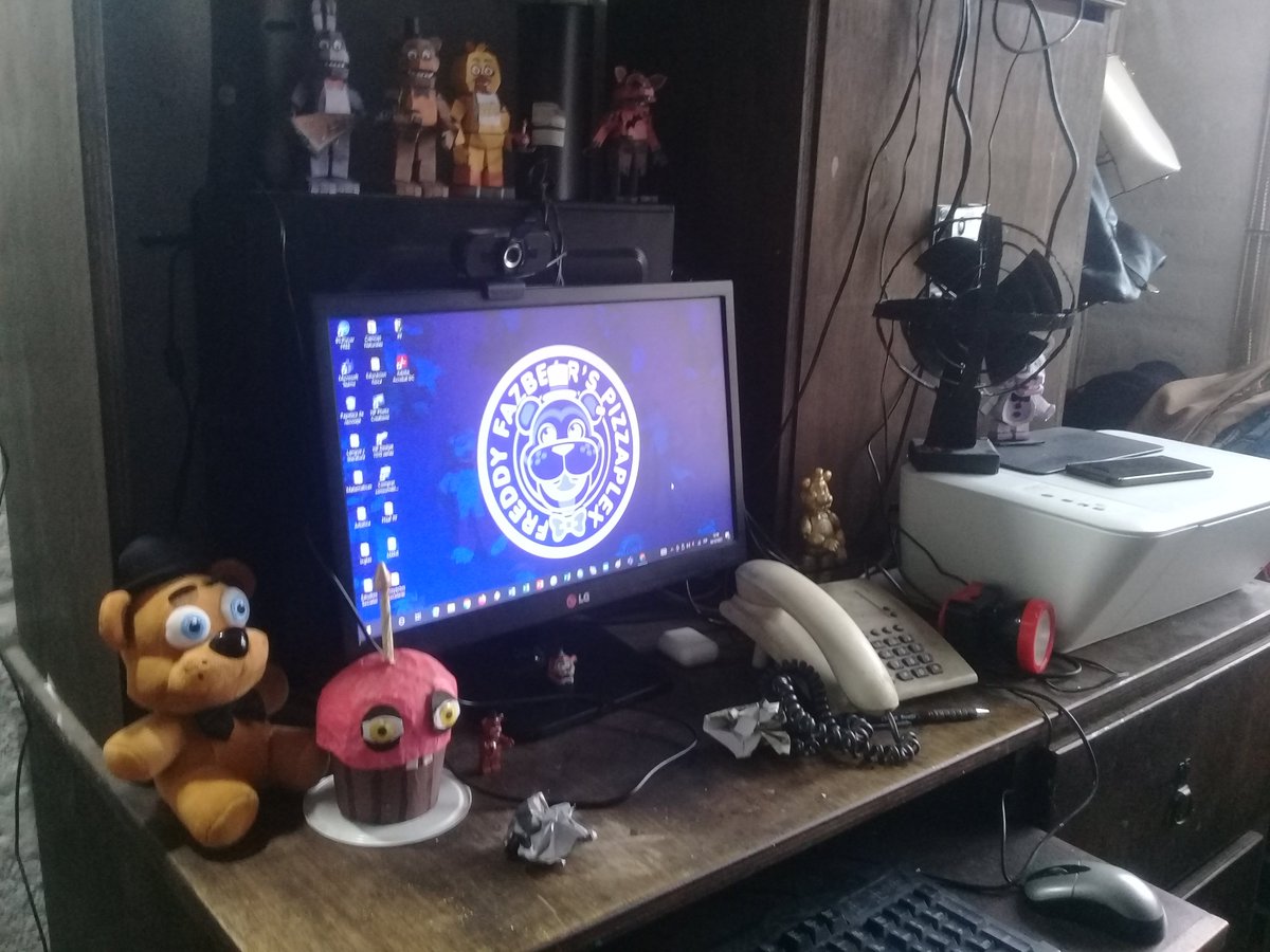 Pablo_2007_Fer's tweet photo. Ya están listos para que el #FreddyFazbear'sMegaPizzaPlexs abra sus puertas después de 2 años en construcción , por que yo ya estoy listo  
#FNaF #FNaFPF #fnafsecuritybreach  @SteelWoolStudio https://t.co/hhFXCIfuX8