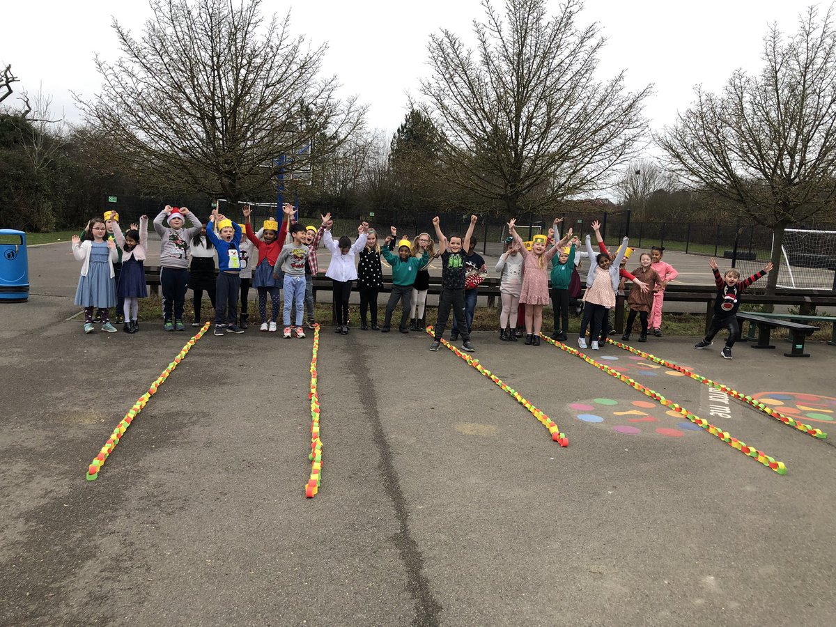 mrs_clarke_'s tweet photo. Longest paper chain competition today @LongMeadowSch #festivefun https://t.co/h4jIi6LibF
