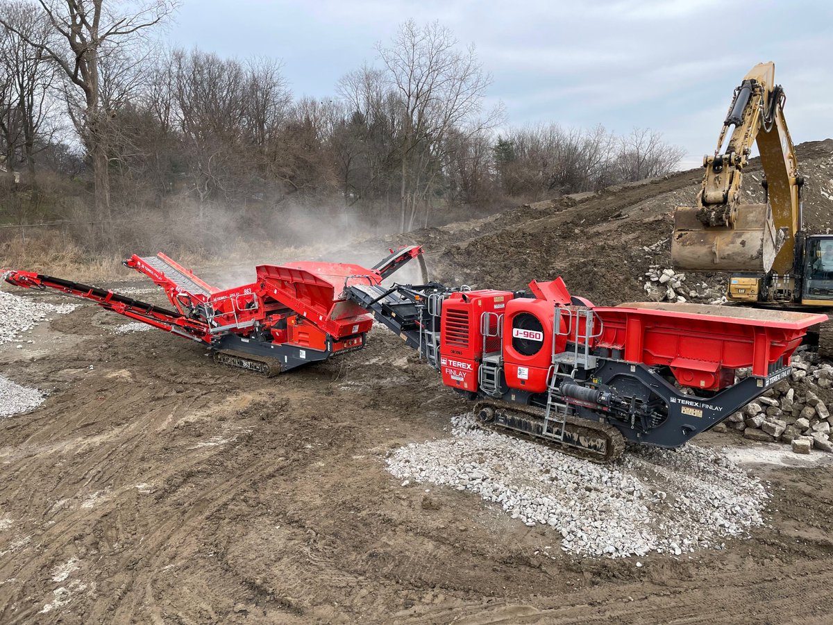 terex_finlay's tweet image. When you're operating on a tight site where space is at a premium and you need machines that will get the job done, then look no further than our J-960 jaw crusher and 863 scalping screen.

Brilliant photo team @modtechequip, keep up the great work!!
#compactcrushing