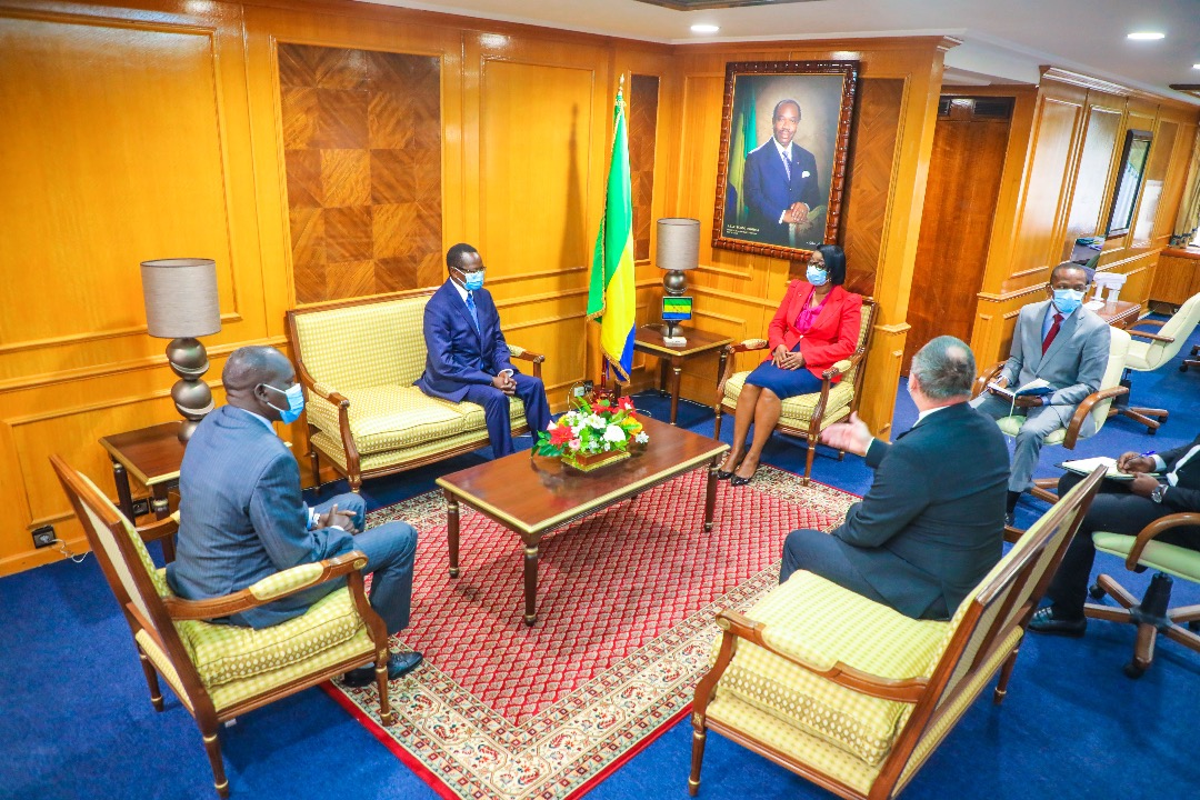 OssoukaRaponda's tweet photo. Entretien ce 16/12 en présence de @LeeWhiteCBE avec le ministre délégué au Tourisme &amp; à l'Environnement du #Kenya, M.Joseph K.Boinnet, venu au #Gabon pour assister aux Assises nationales sur le conflit homme-faune.
Nous gagnons à partager nos expériences respectives en la matière https://t.co/EJbtNlACNK