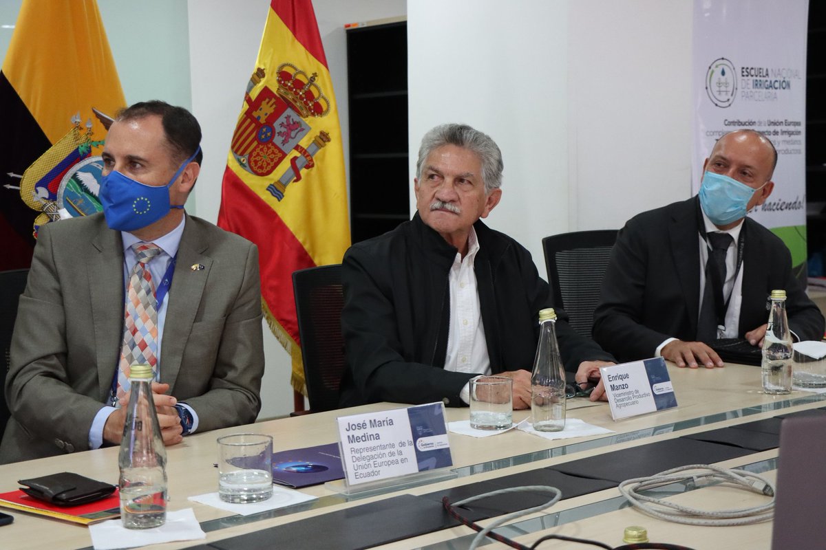 EnriqueManzoEc's tweet photo. ¡Por un #Ecuador con más riego!
#Hoy, junto a José María Medina de la @UEenEcuador y Luis Gómez de @AECID_es presentamos el Observatorio Nacional de Riego, página web en la que se podrá visualizar los logros del #ProyectoLAIF, complementario al #ProyectoPIT.
#JuntosCumplimos 🇪🇨 https://t.co/3xYTq3bl7X