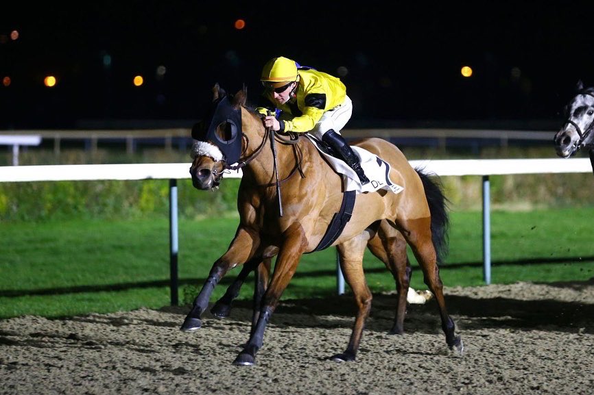 <a href="/pasquito60/">Pasquier Stéphane</a> réalise lui un coup de 2.

Il s’impose tout d’abord avec Astsella pour Mr Monfort les couleurs du Domaine de la Cornilliere. 

En Dansant remporte elle la 8 eme course pour Mme Y.Vollmer et la casaque E.Luding/Mme S.Vollmer.
<a href="/SandraBiloe/">Biloé Joaillerie Monte-Carlo</a> 
<a href="/ScoopDyga/">ScoopDyga</a>
