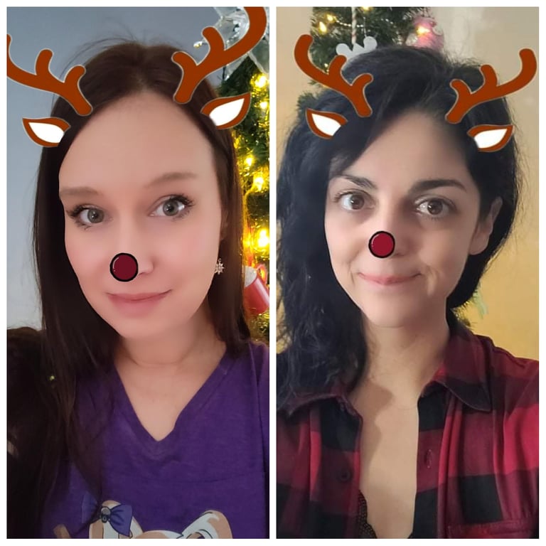 Y'a quelques jours on vous montrait un petit lutin qui se préparait pour Noël.

Les reines aussi sont prêtes!! 😂🦌🦌

Très heureuses de travailler ensemble à nouveau.