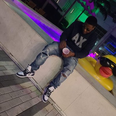 Watch Hank's leaked NSFW photo on TwXstars