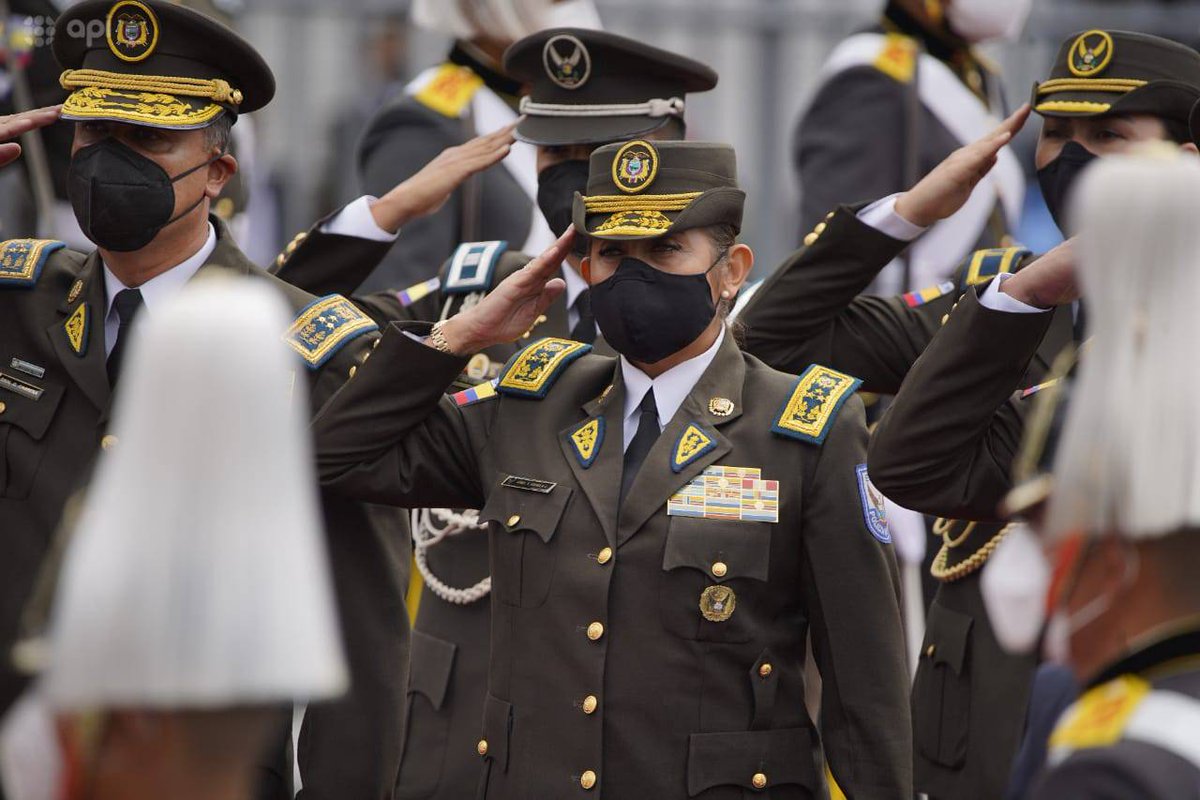 ecuavisa's tweet photo. 🔴ATENCIÓN La Embajada de Estados Unidos revocó la visa de otros tres generales de la Policía Nacional. El Gobierno señaló que se trata de una decisión soberana del departamento de estado ➡️ https://t.co/RKOdaIeJFg https://t.co/p8ia8WDdsj