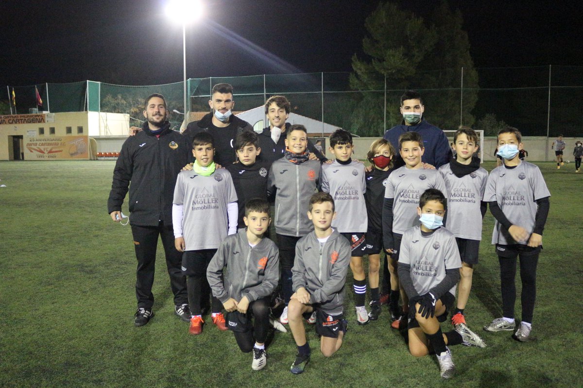 FCCartagena_efs's tweet photo. 📸 Delmás y Pablo Vázquez han visitado esta tarde a los alumnos de la escuela @NCartagenaFC

😀¡Gracias a todos! ¡Nos vemos en el Cartagonova! #vamosCartagena https://t.co/ERIC0wRqZk