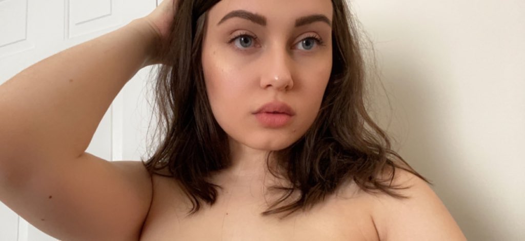 gemmaxmoone's tweet photo. full shoot up now on my onlyfans! head over to see the topless and ass photos i won’t post here 😉 link in bio #buyingcontent #sellingcontent #onlyfans https://t.co/poyEV33EFW