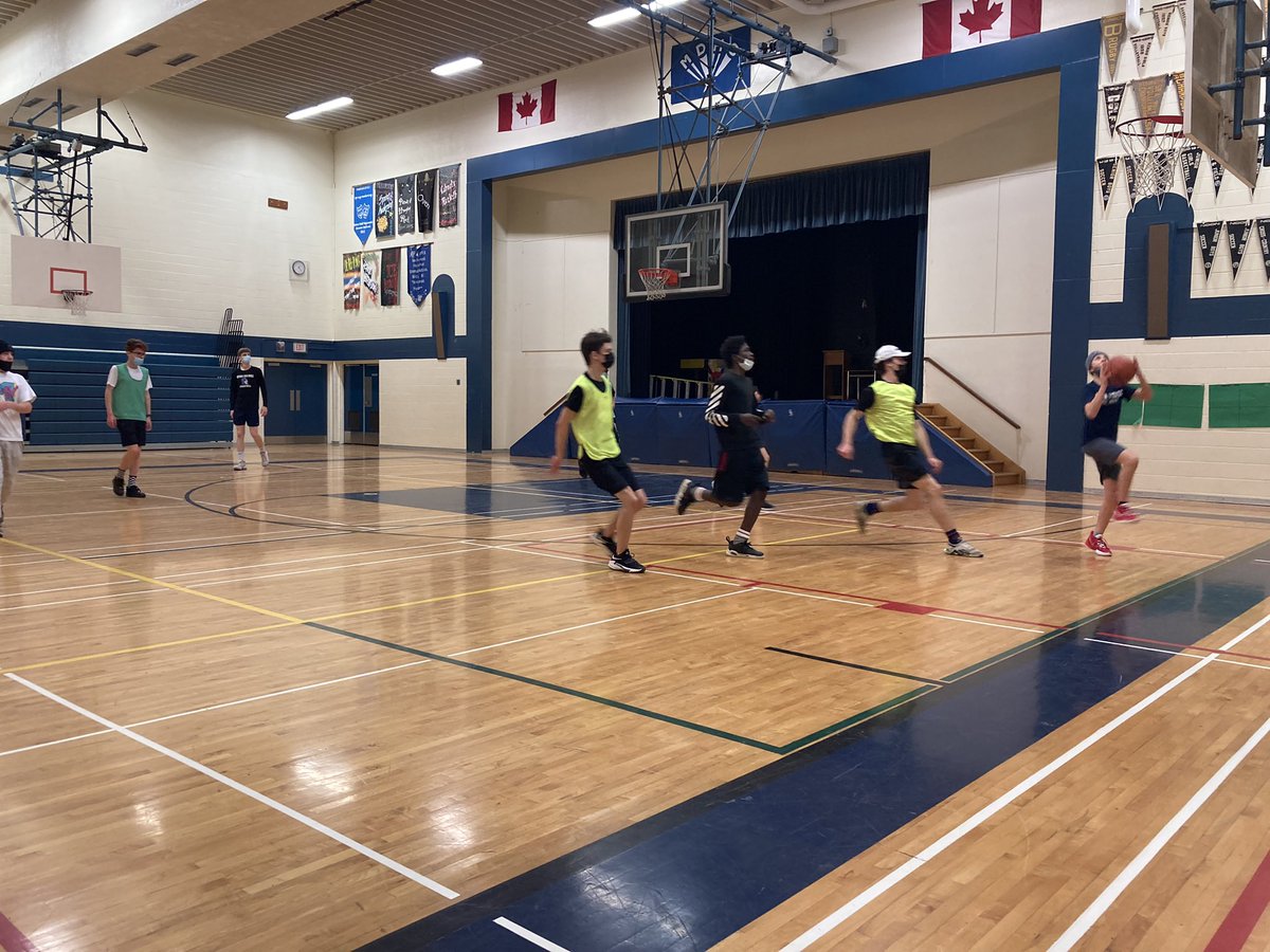 MigchelsMandy's tweet photo. #PhysEd #fun #letsjustplay @MitchellDHS https://t.co/GygnOOS7IE