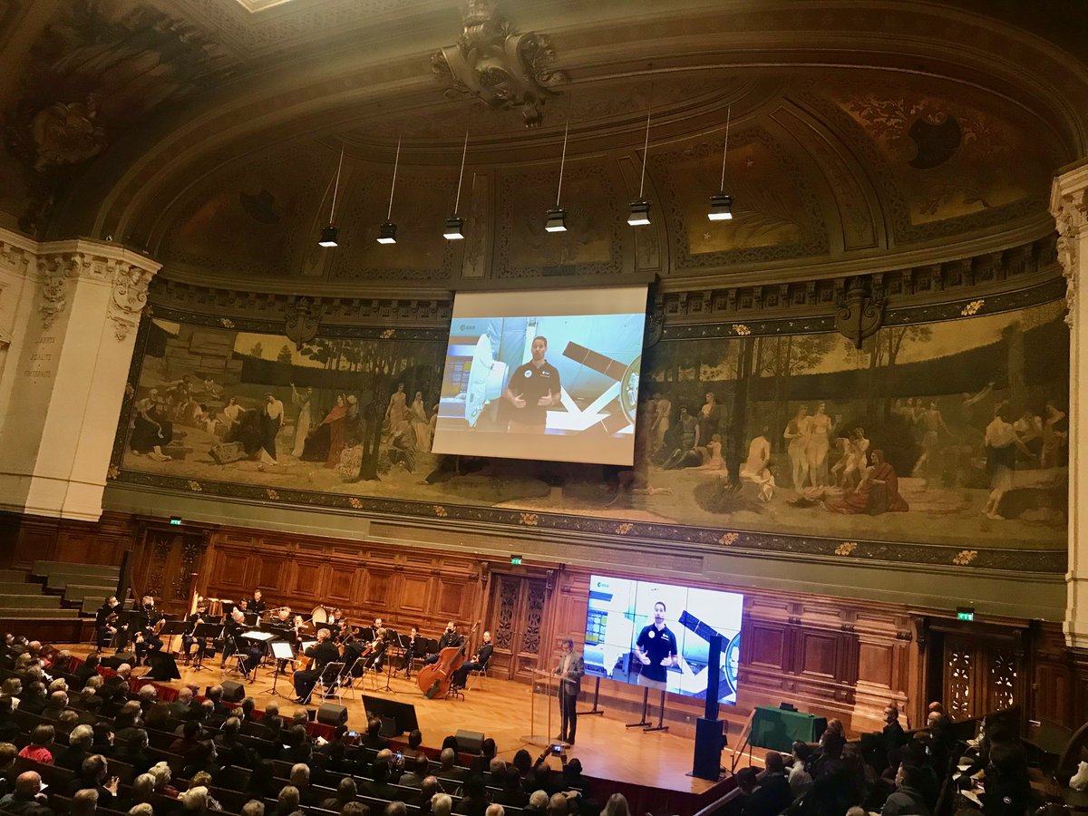 🍀Chance, fierté et honneur d’assister à la cérémonie du bicentenaire de la Société de Géographie.🌍
🎖Parmi les lauréats (félicitations !), j’ai pu recevoir un prix « Mention Spéciale » du concours « L’amour de la Géographie ».🙏Excellent anniversaire <a href="/soc_geo/">Société de Géographie 🌐🇫🇷🌐</a>  ! ©<a href="/caroline_paux/">Caroline Paux</a>