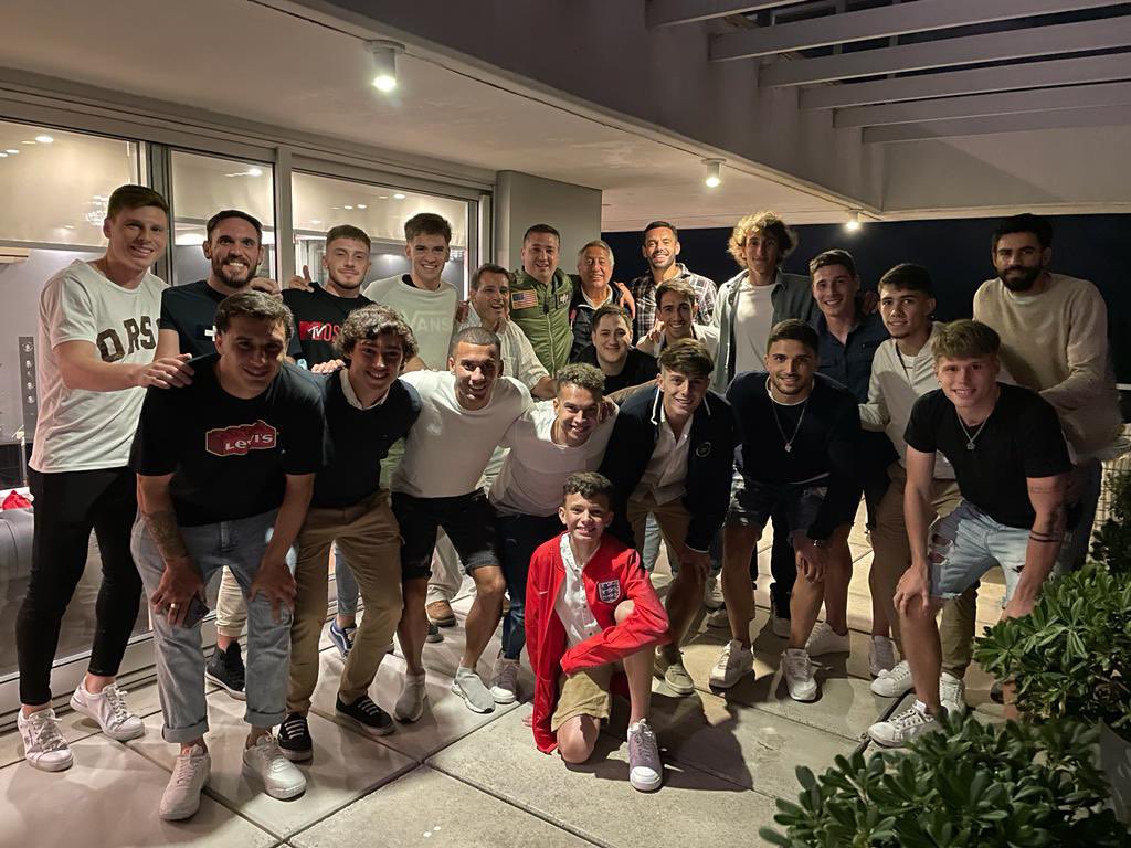 Parte de la banda despidiendo el 2021…. 
Hay equipo ❤️🔝⚽️💣
<a href="/StefaFerro17/">Stéfano</a> 
<a href="/NelsonFerro9/">Nelson Ferro</a> 
<a href="/ColoRomero19/">Santiago Romero</a> 
<a href="/MatuZunino/">Matu Zunino</a> 
<a href="/fabriolivera28/">Fabri Olivera</a> 
<a href="/Joaco_Machado3/">Joaco Machado</a> 

Familia <a href="/FerroSportGroup/">Ferro Sport Group</a>