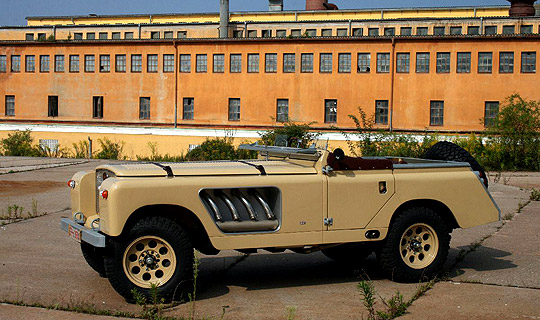 QuirkyRides's tweet photo. The #BellAurens #Longnose based on a Series 2 #LandRover with a #Rover #V8 engine (it was meant to have a 27L #Merlin engine) https://t.co/9KaMjTA2iK