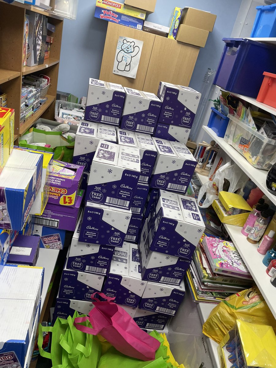 craigcollins20's tweet photo. Great feeling to drop off gifts for sick children in hospital over the festive season, #DoneOurBit #ThankYouAll #KidsLoveChocolate #KidsLoveSweets #merrychrimboeveryone πππ₯ https://t.co/gAk0JS4SMq