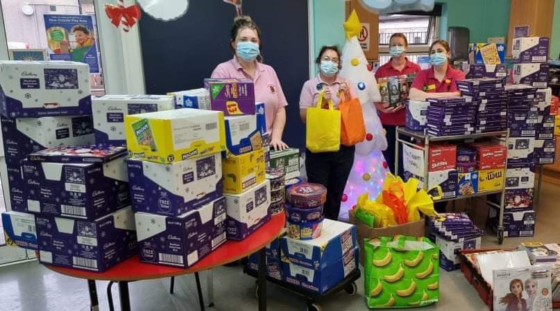 craigcollins20's tweet photo. Great feeling to drop off gifts for sick children in hospital over the festive season, #DoneOurBit #ThankYouAll #KidsLoveChocolate #KidsLoveSweets #merrychrimboeveryone πππ₯ https://t.co/gAk0JS4SMq