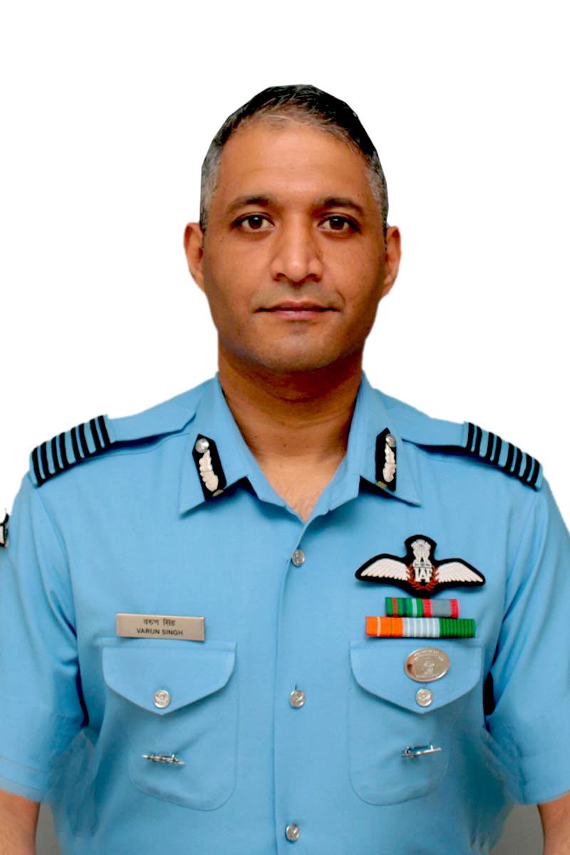 adgzonekanpur's tweet image. Heartfelt tribute to Group Captain #VarunSingh,the only survivor of the Helicopter Crash,who fought till his last breath.May his noble soul rest in eternal peace.Deepest condolences to his bereaved family.Salute to the brave son of Maa Bharati!