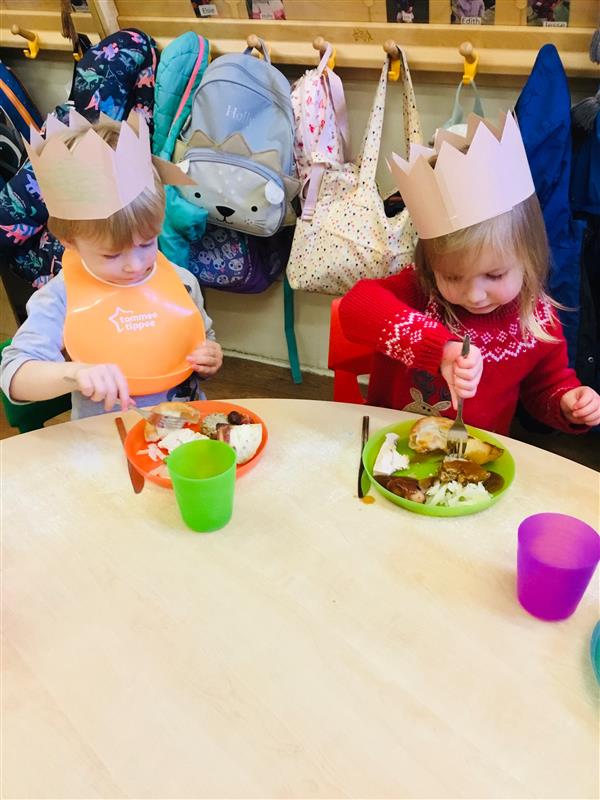 On the lead up to Christmas, we couldn't miss the opportunity to get everyone together in their hats to enjoy Christmas dinner! #allthetrimmings #christmascheer #toddlers🎄🍴