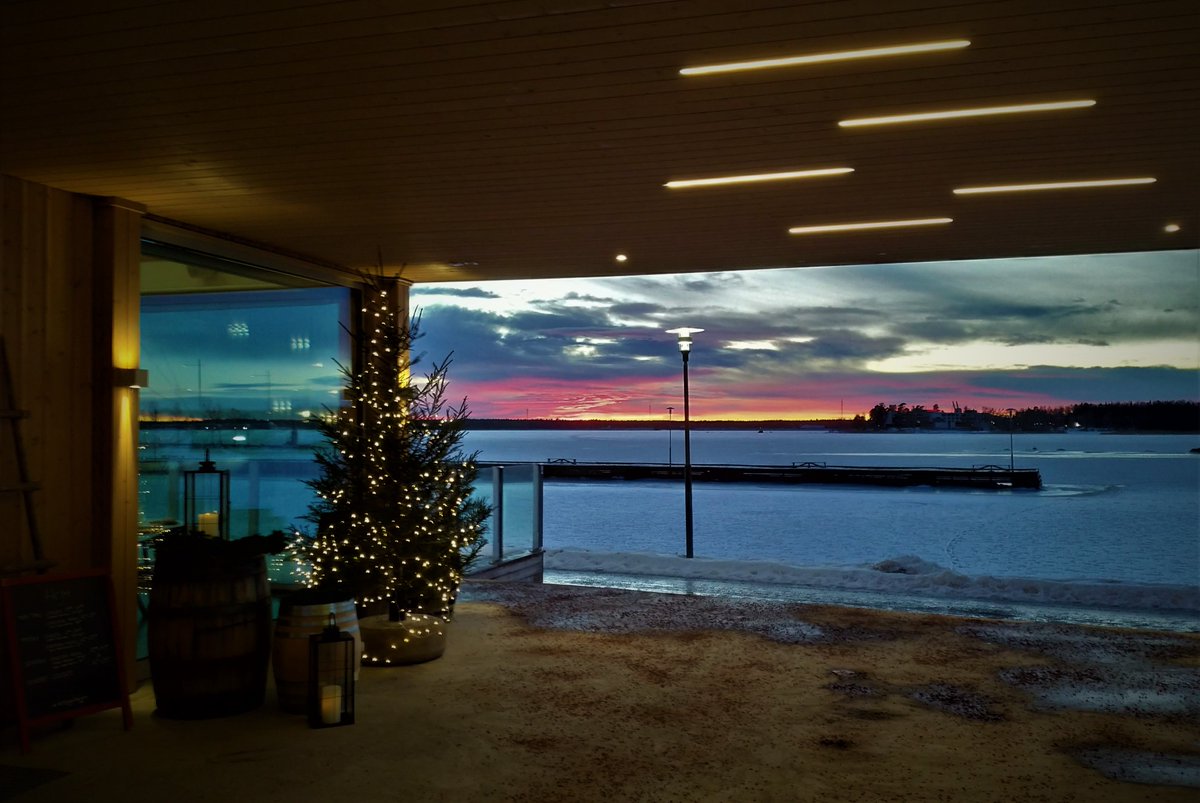 karl_w_nyman's tweet photo. Vacker färg på himlen efter solnedgången idag. #eveningsky #december #fisketshus #kalastuksentalo #vasa #vaasa #finland https://t.co/mwcWkcFzoc