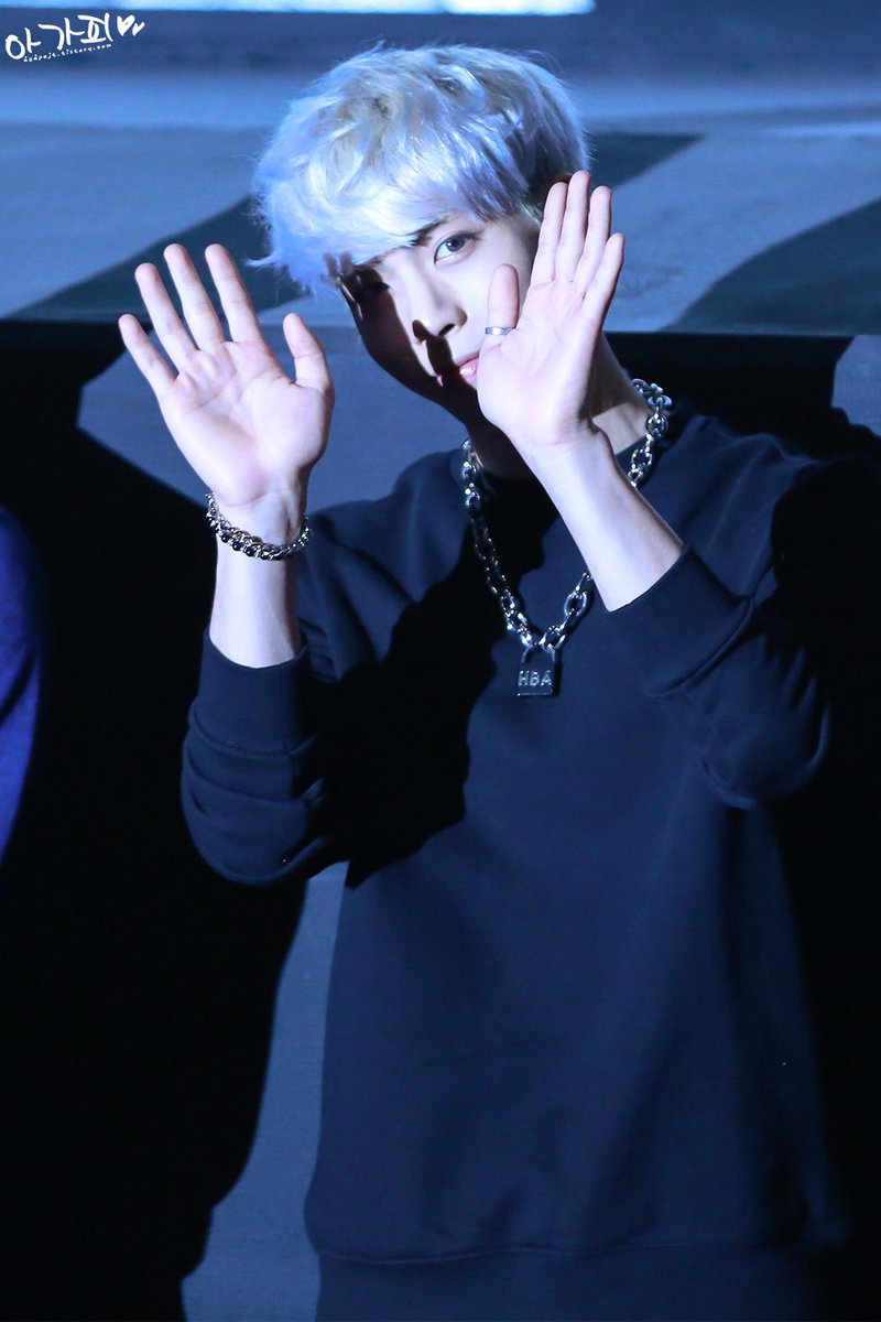 wordsbyjjong's tweet image. “I don&apos;t think its bad to escape (from reality). But I don&apos;t recommending escaping. Because when you escape, you don&apos;t solve anything. Only your heart feels better.”

cr: cosmicsticks