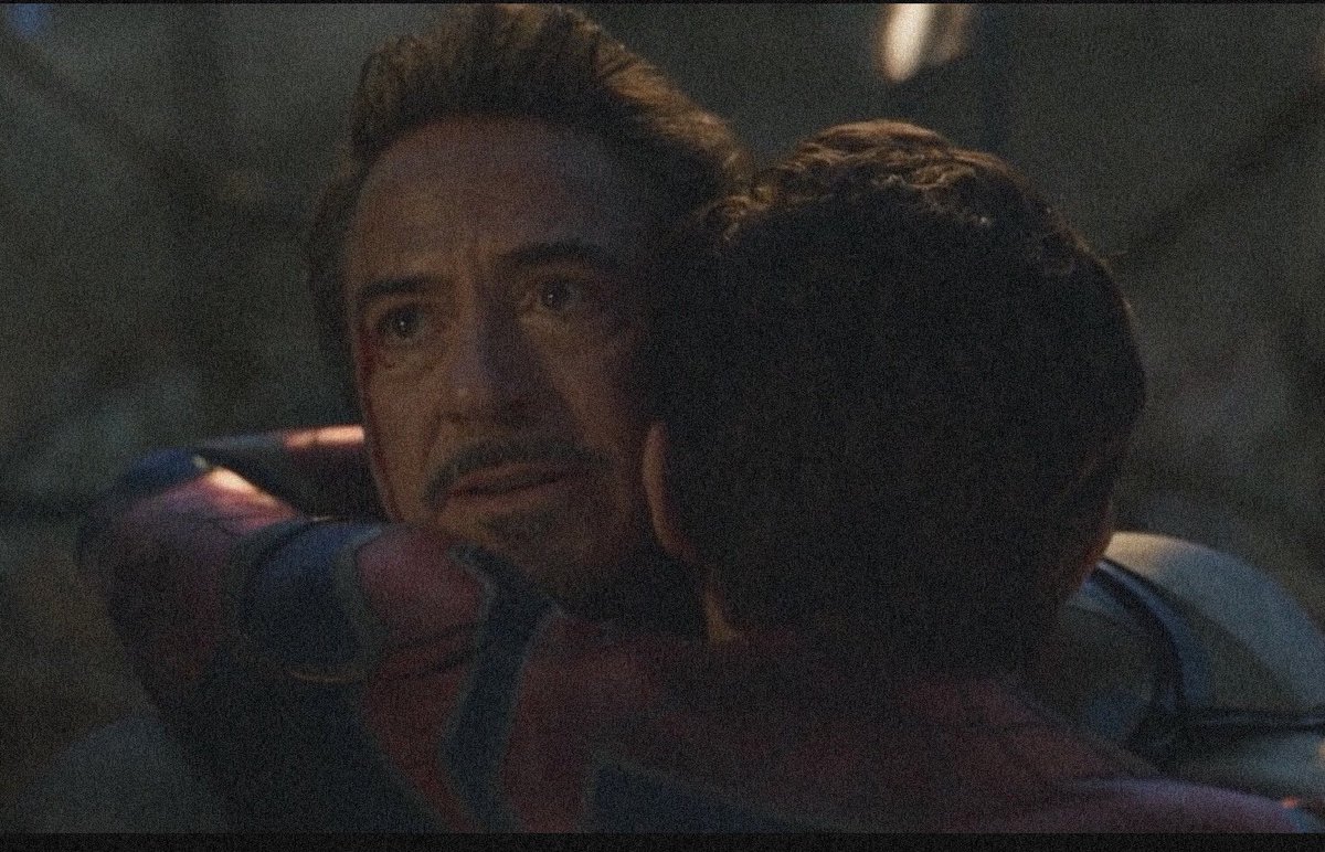 raivelzz's tweet image. #spidermannowayhome 

я пожертвую собой,
чтобы спасти мир.
ты можешь жить спокойно. 

                                           прости. 

что?

                              я тоже пожертвовал
                              собой, чтобы спасти
                              мир.