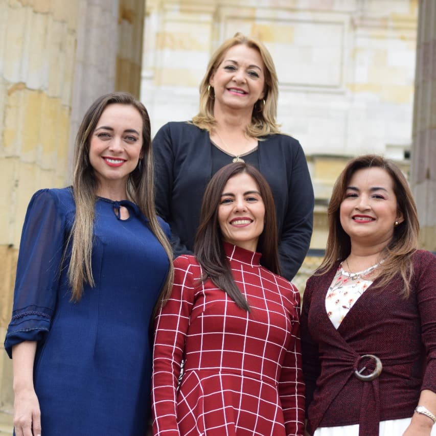 AnaPaolaAgudelo's tweet photo. Congresistas y Candidatas del @PartidoMIRA participamos en #RumboAlaParidad destacando la importancia de lograr un Congreso paritario en Colombia. 
Como Cabeza de Lista al Senado, le agradezco a mi Partido por apoyar el liderazgo de la mujer en política. https://t.co/8WvpkYKngi