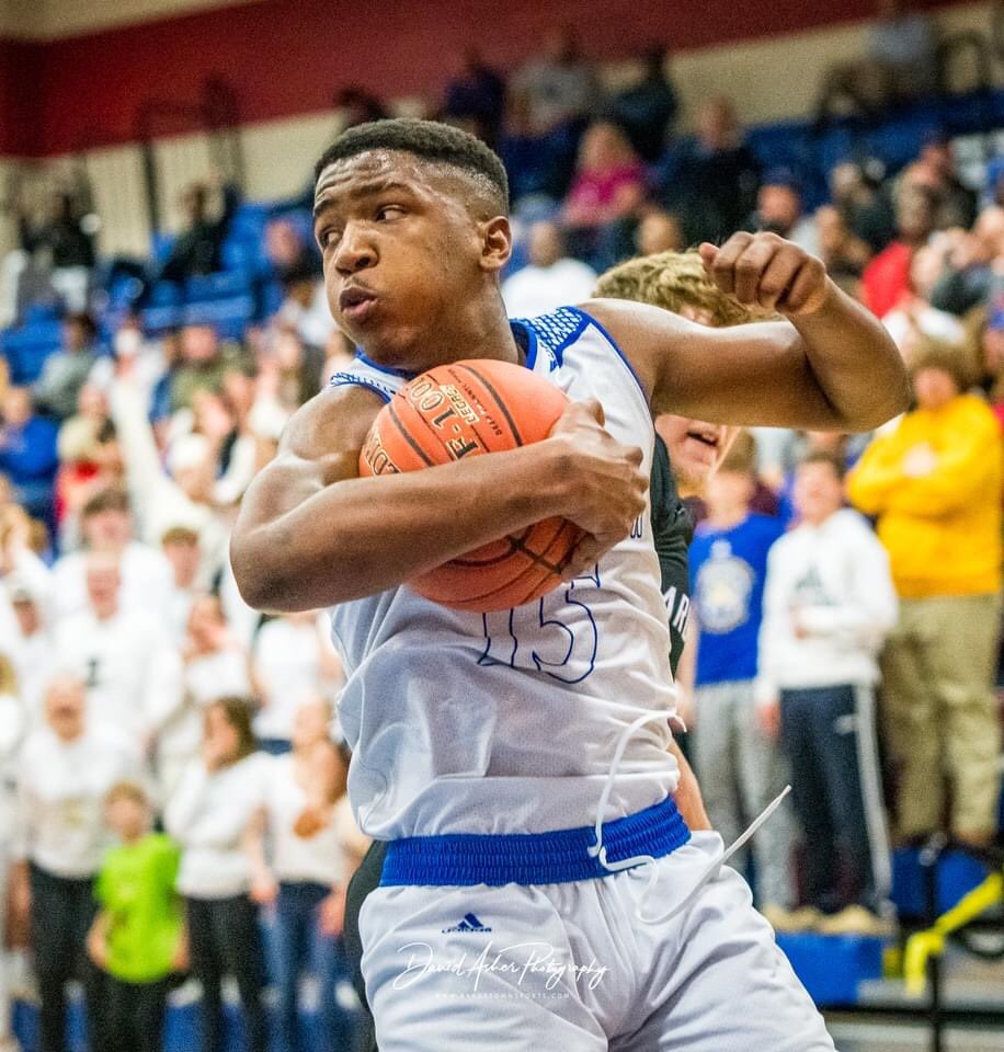 WoodsonCoach's tweet photo. School record 20 rebounds in a win over Bardstown @AyoKobie #wcpride https://t.co/oDf3EDhvTv