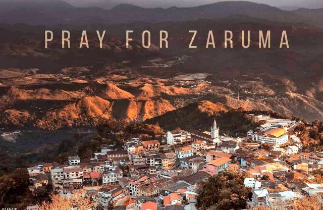 gabiguerreroi's tweet photo. #prayforzaruma 
Mi solidaridad con los hermanos de #Zaruma

¿Cuantas casas más  tienen que caerse para que las autoridades locales y nacionales tomen acciones en contra de la minería ilegal?

Esta tragedia no puede quedar en la impunidad! https://t.co/F8iRYsg1sI