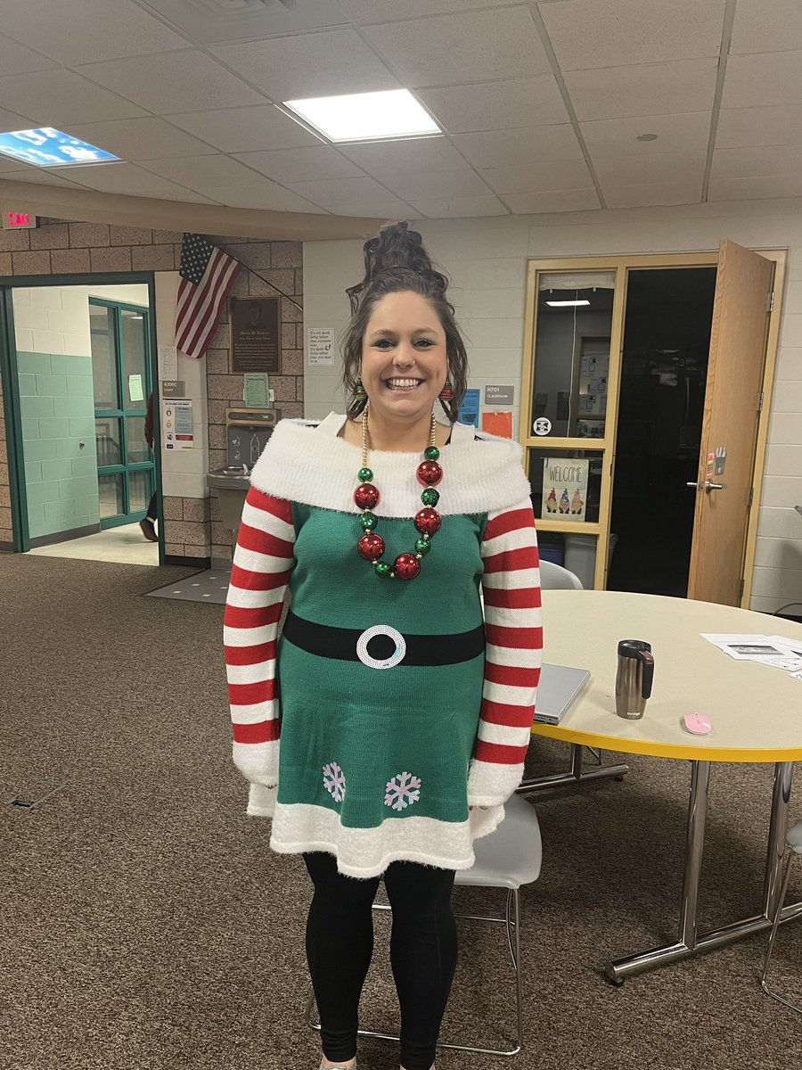 SfsdInTheMiddle's tweet photo. MMS ready to rock favorite holiday character day! #sfsdinthemiddle https://t.co/UGneHaifRn
