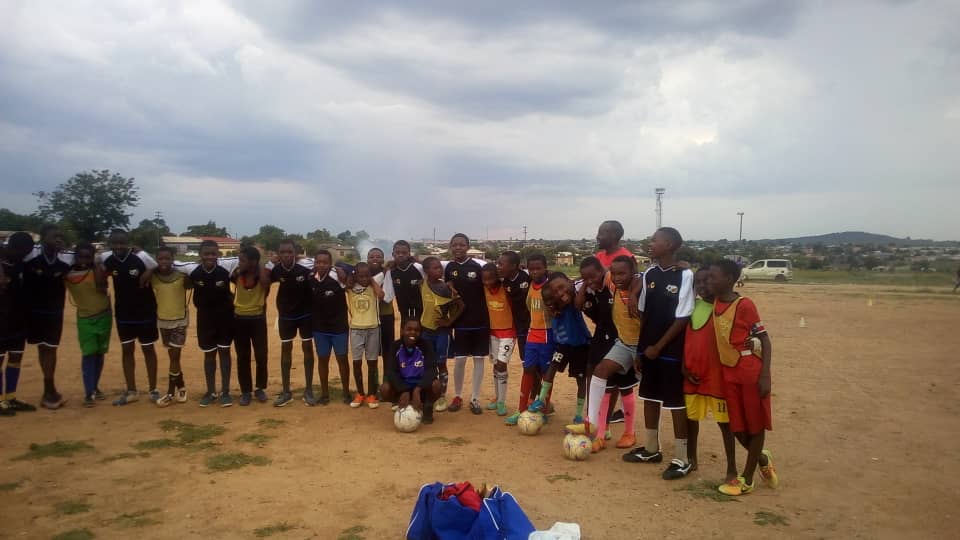 maftzw's tweet photo. Early Christmas present for our boys! Today a well-wisher handed a matchday kit to our academy which is led by former Dynamos veteran defender George Magariro. We are forever grateful! @Power11Footbal2 @SakubvaA @TheMirrorMsv @TellZimbabwe @manyepotaddy3 @restmutore https://t.co/dVJHbG60wT
