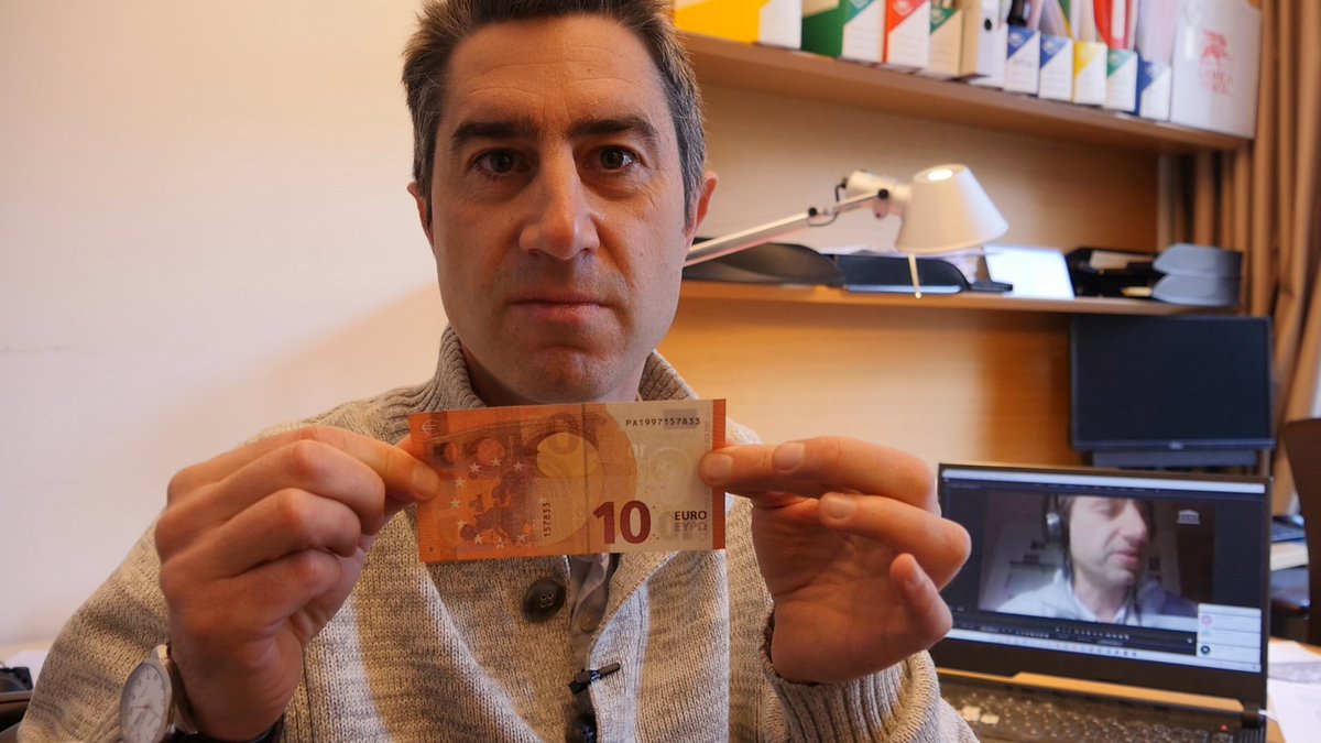 Francois_Ruffin's tweet photo. Cette année, Sanofi a supprimé 1750 postes et a versé 4 milliards à ses actionnaires, mais le gouvernement a décidé encore de filer 300 millions à l'industrie pharmaceutique.
Ça fait 10€ par foyer.
Voilà ce que ça veut dire, concrètement, "faire un cadeau aux riches". https://t.co/5Y5l09cgWg