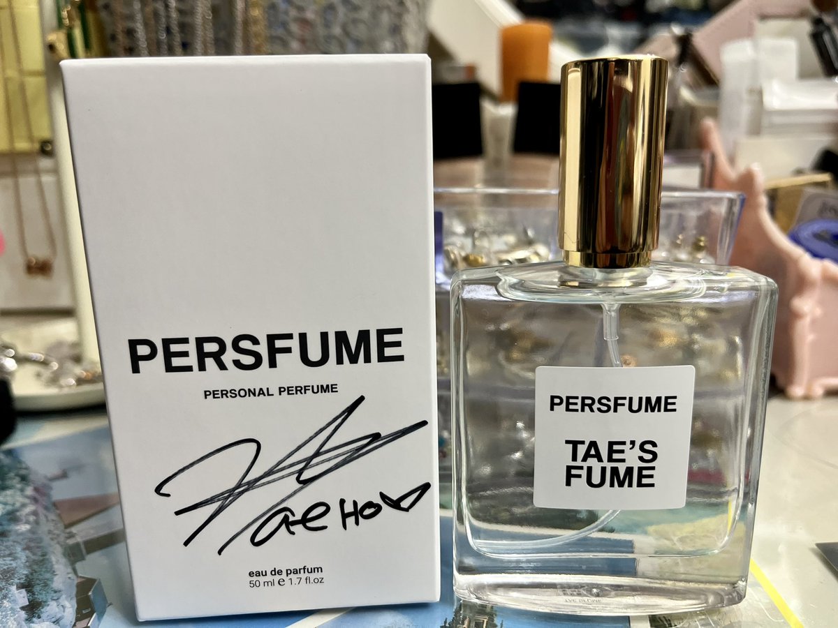 if_imfact's tweet photo. Oh, the company is very efficient ! Its really nice and customer oriented 👏👏👏👏
Taeho, thank you for your signature, its sp precious ❤️ 
I love the scent very much, so addictive ❤️❤️❤️❤️  
#임팩트 #IMFACT  #태호 #TAEHO @PERS_FUME @taeho_official @imfact_twt #TaesFume https://t.co/MmFNQaNxcl