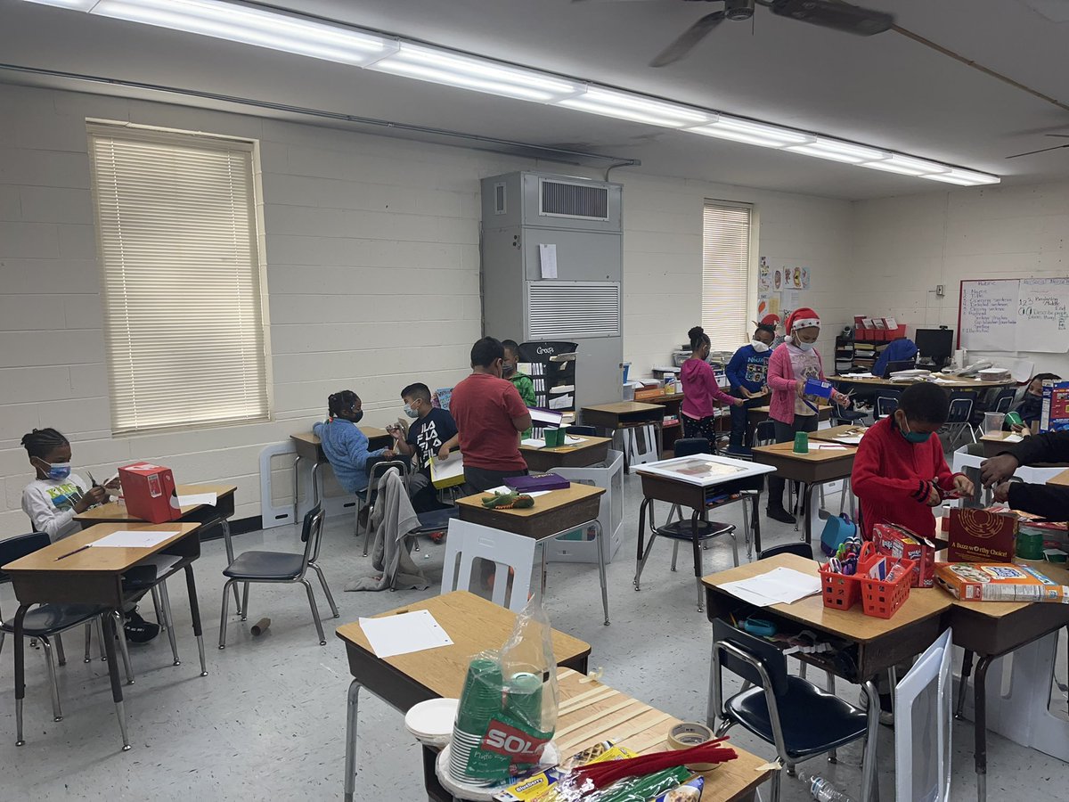 RHilliard17's tweet photo. Elf STEAM Day!!! Trying to catch an elf. #STEAM @EMRollinsSTEAM1 https://t.co/sNlLKJe52J